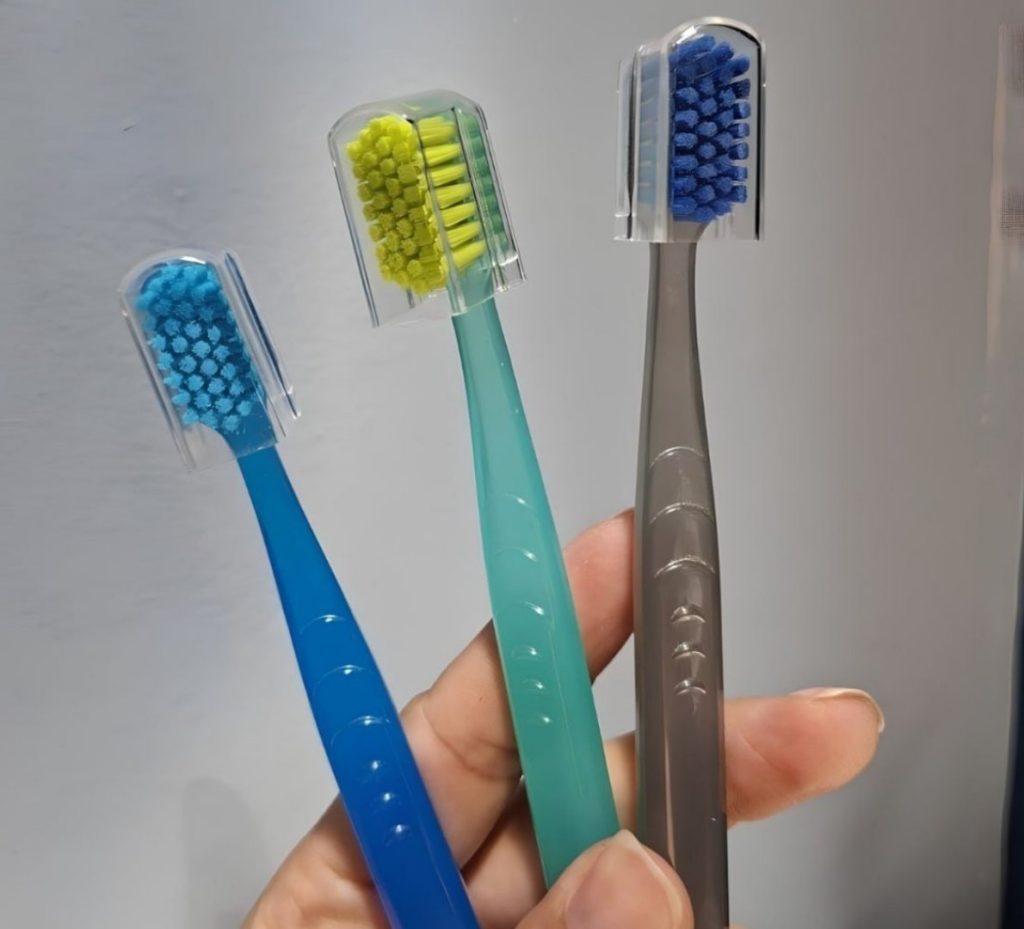 Pack com 3 Escovas Dentais Pro Extra Macias - Kess