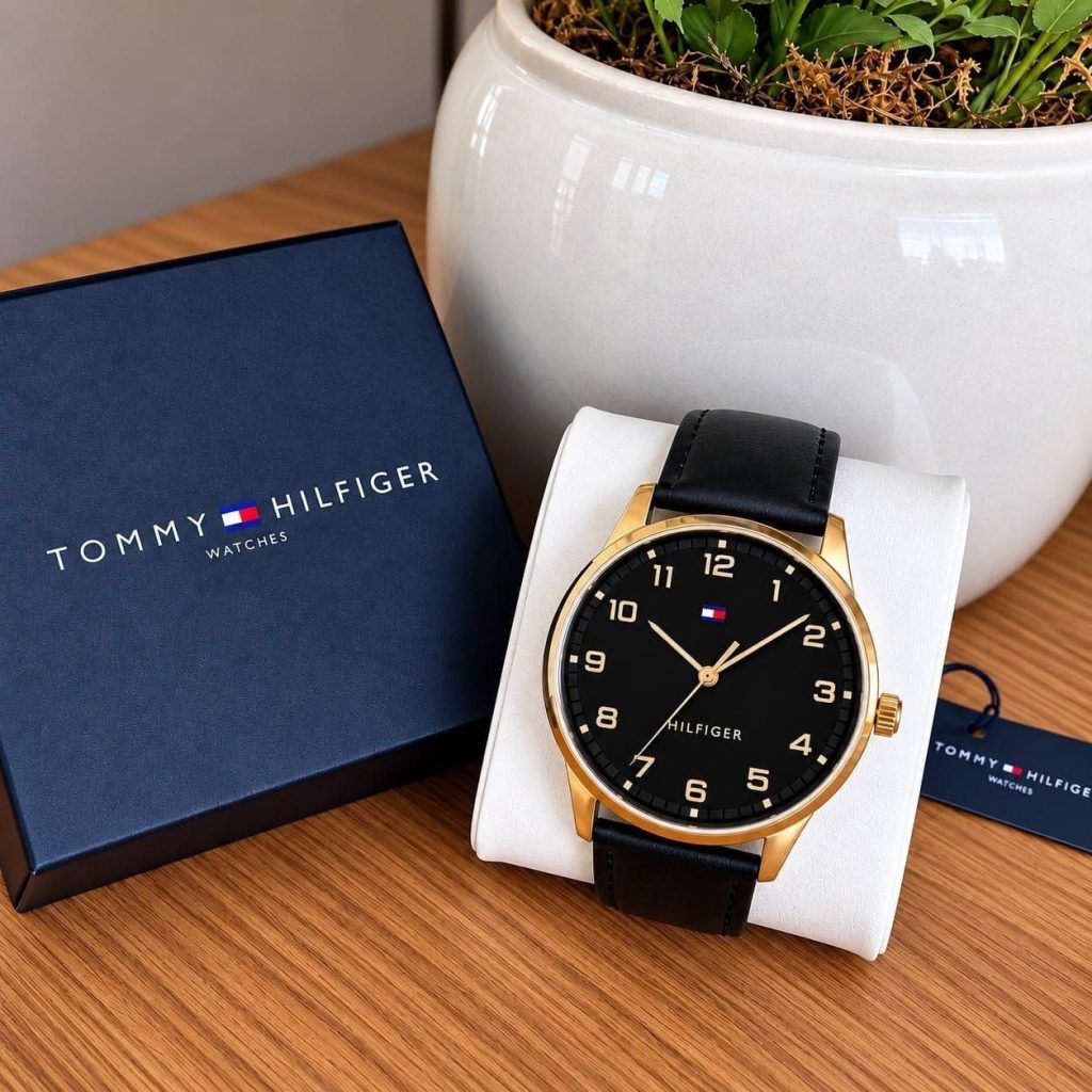 Relógio Tommy Hilfiger Th Essentials Masculino Em Couro Pret