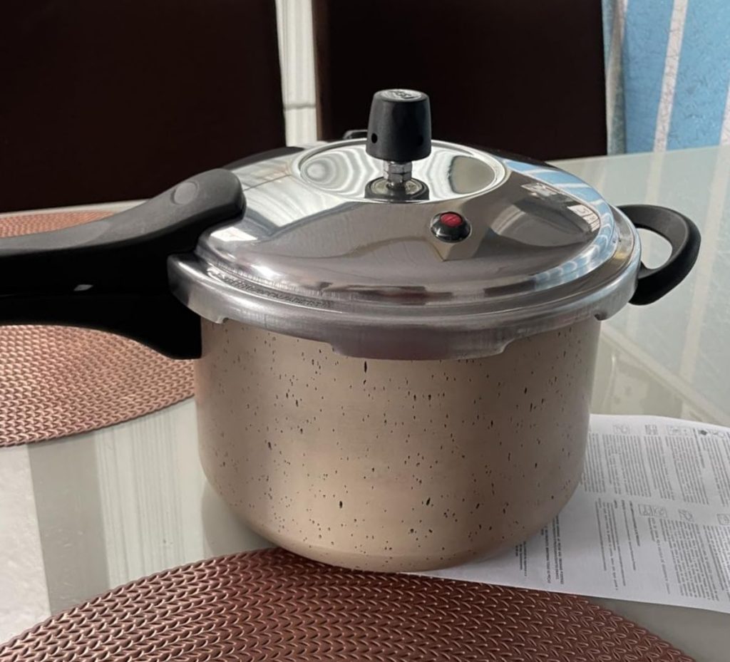 PANELA QUE NÃO DEIXA NEM O ARROZ GRITAR!
