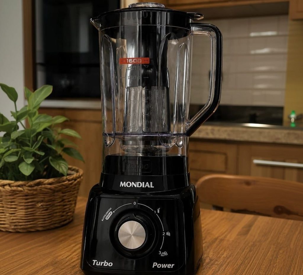 AGORA É SÓ APERTAR O BOTÃO E VER A FRUTA VIRAR SMOOTHIE!