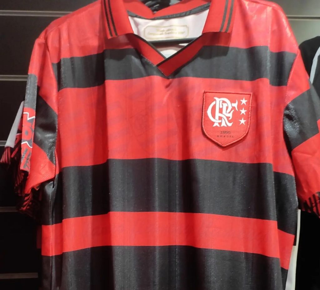 A CAMISETA RETRÔ É PRA VOCÊ NÃO SER ZOADO NO ROLÊ!