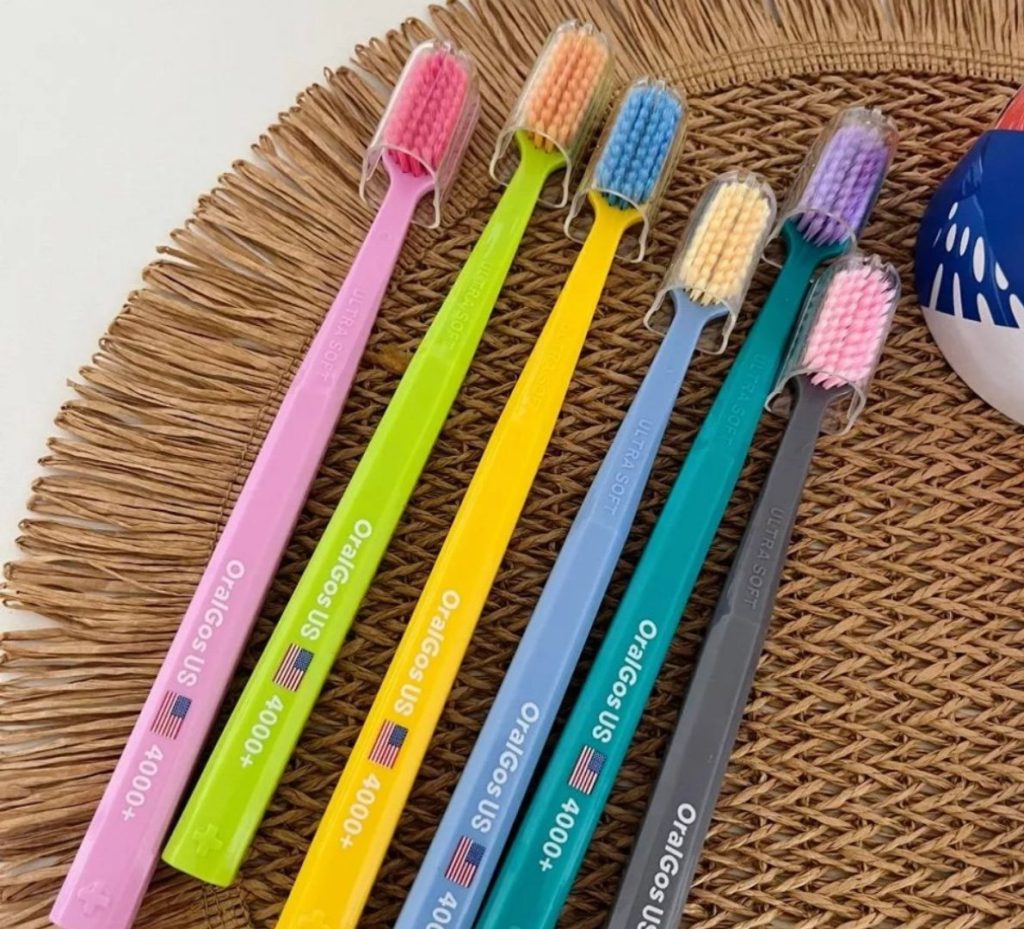 OralGos Escova de Dente Deep Cleaning Pacote Familiar Com 6 Unidades