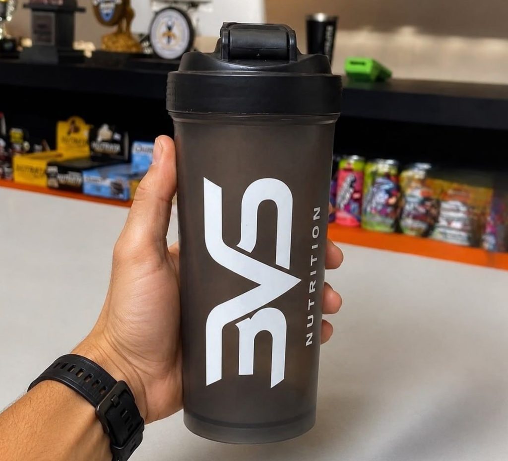 CHEGA DE FAZER SHAKER COM GARRAFA DE REQUEIJÃO, NÉ?