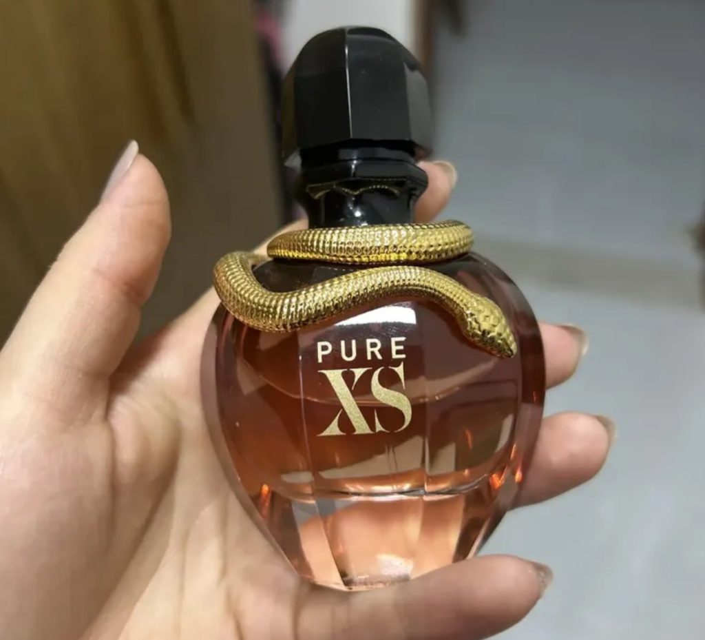 ESSE PERFUME É TÃO BOM QUE ATÉ COBRA VEM DAR UM ROLÊ!