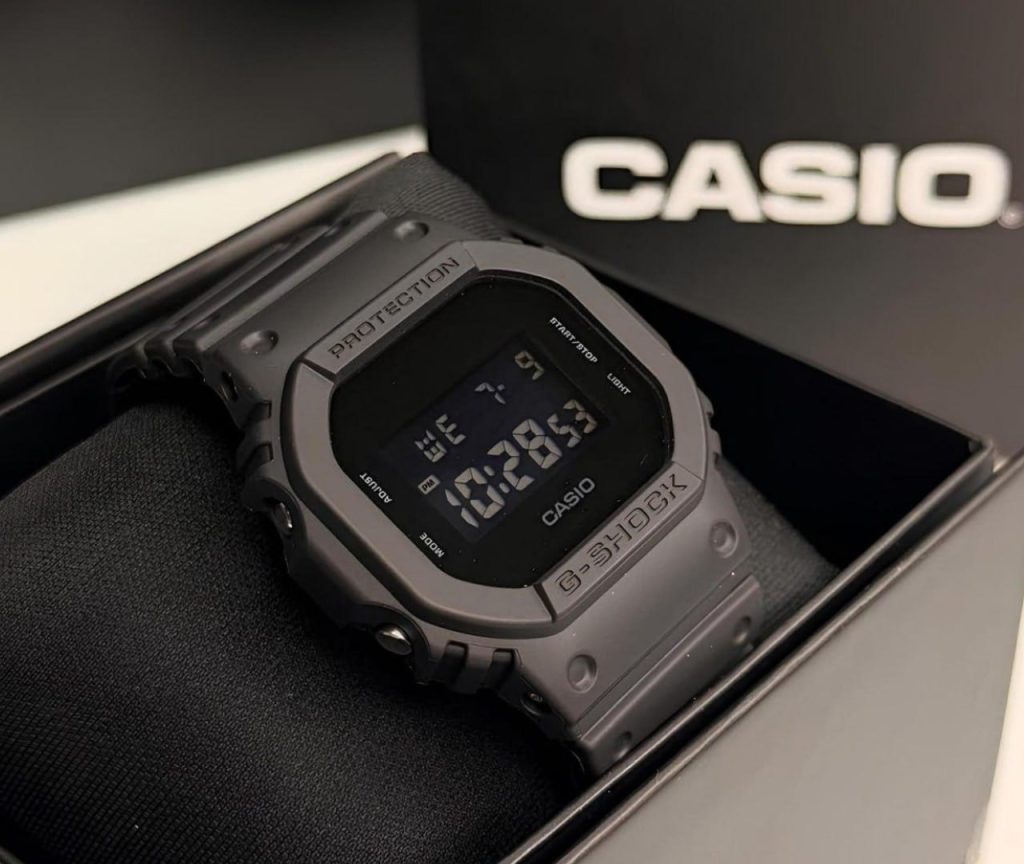 ?? Relógio Casio G-shock Digital DW-5600BB-1DR